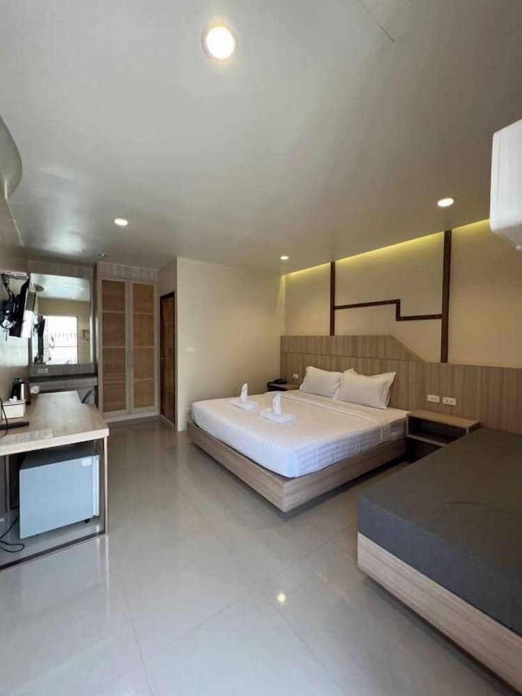 Deluxe Double Room - Photo 29