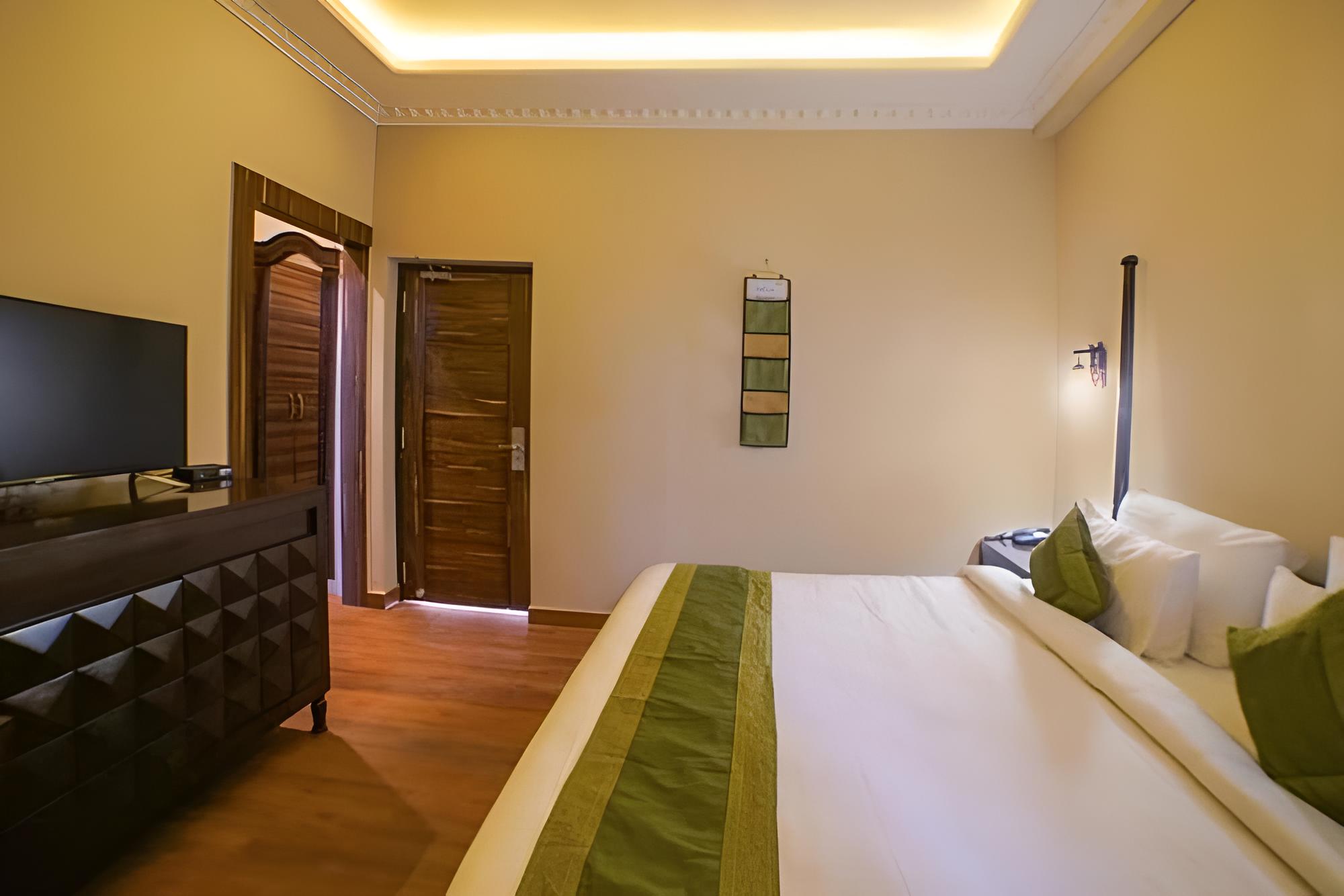 Deluxe Room - Photo 9