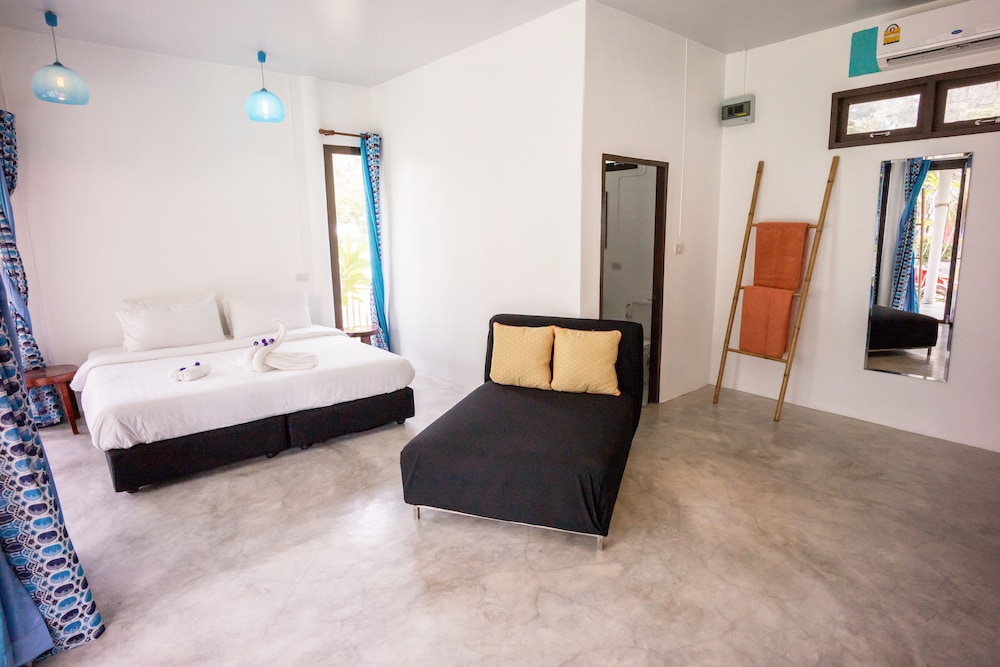 Deluxe Bungalow, 1 King Bed, Patio, Garden Area photo 2