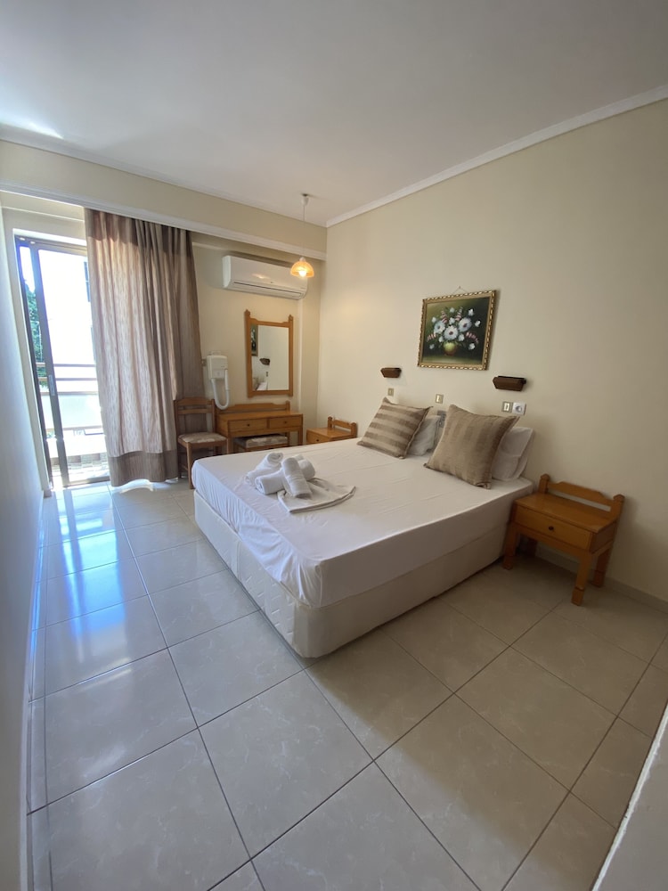 Family Room, Balcony