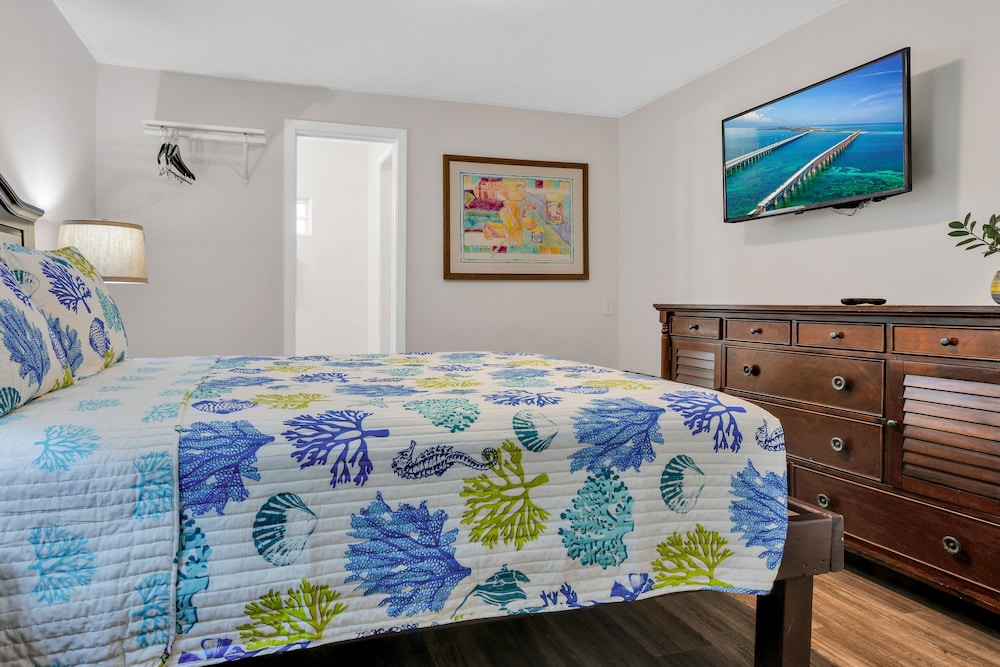 Queen Island Room photo 1