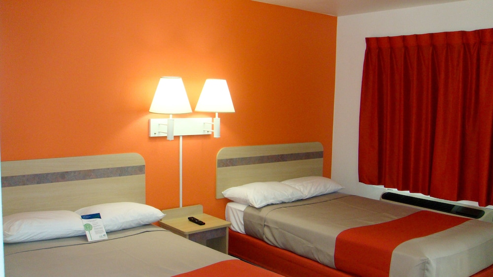 Standard Room, 2 Double Beds, Smoking, Refrigerator & Microwave - Photo 2