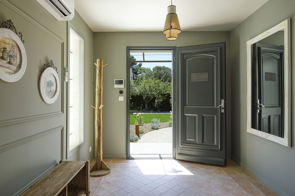 Villa Léoni 3 chambres, piscine chauffée et jardin