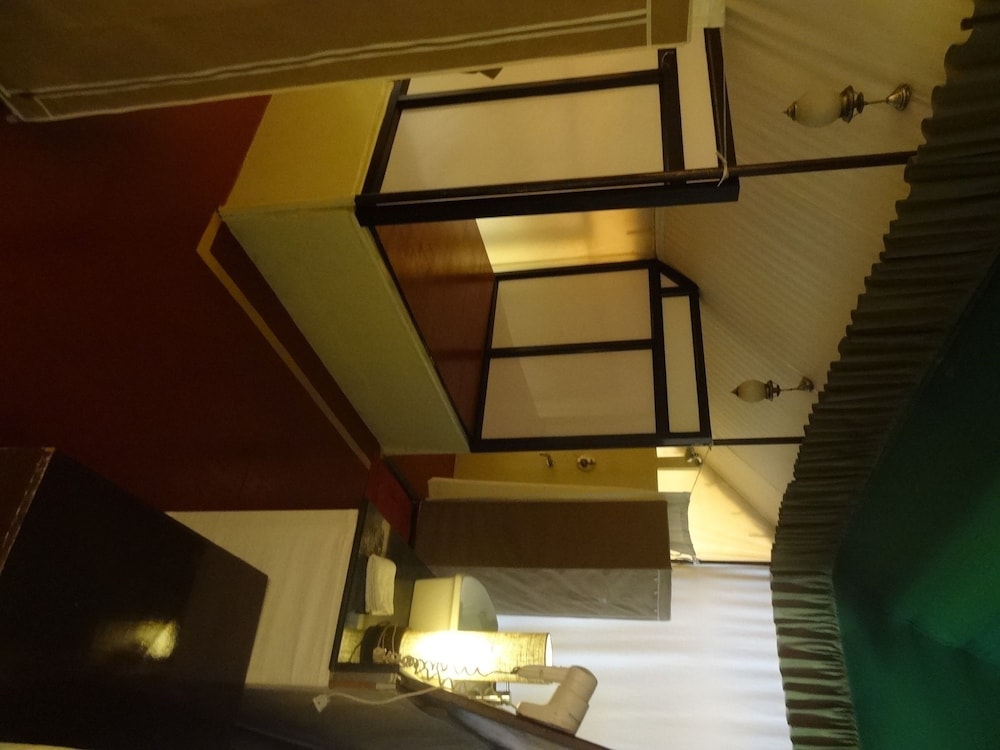 Deluxe Room, 1 Double Bed, Private Bathroom, Garden View photo 2
