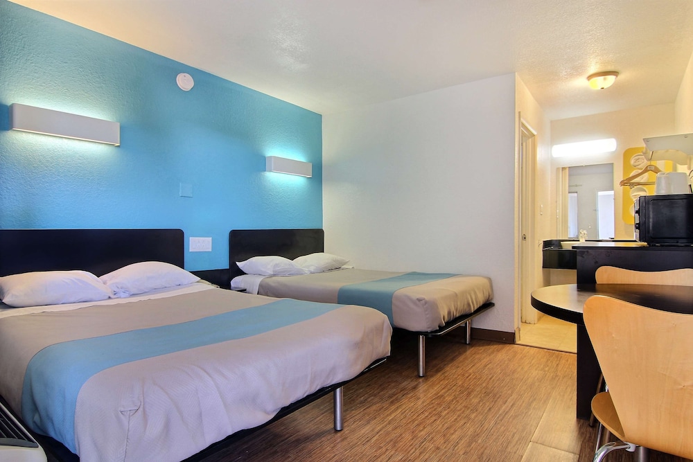 Deluxe Room, 2 Double Beds, Non Smoking, Refrigerator & Microwave - Photo 1