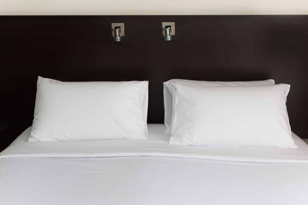 Deluxe Queen Studio Apartment photo 3