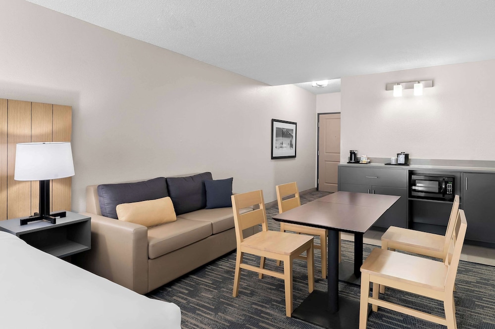 Suite, Multiple Beds, Non Smoking - Photo 3