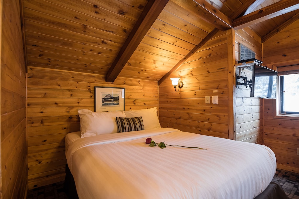 Chalet (Cedar) photo 1