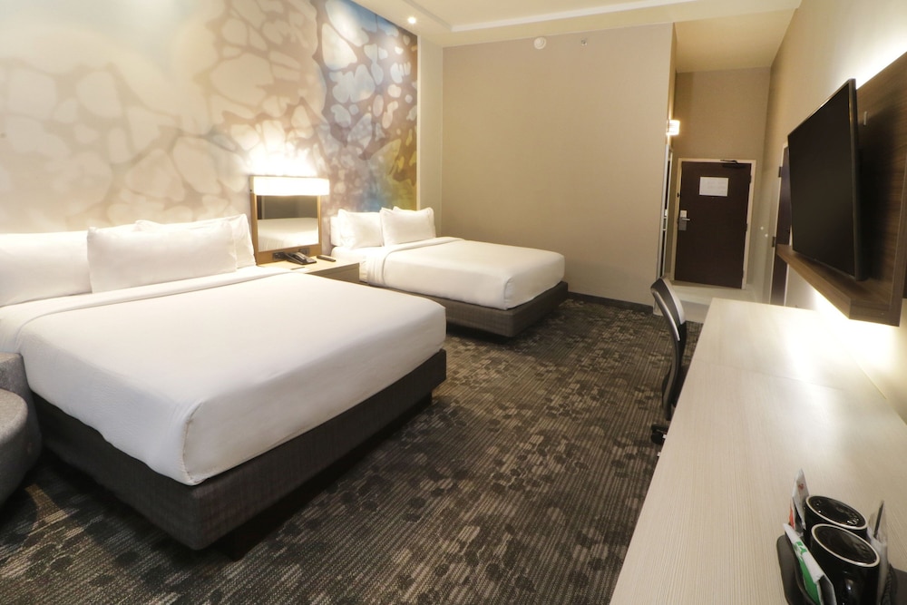 Room, 2 Queen Beds - Photo 7