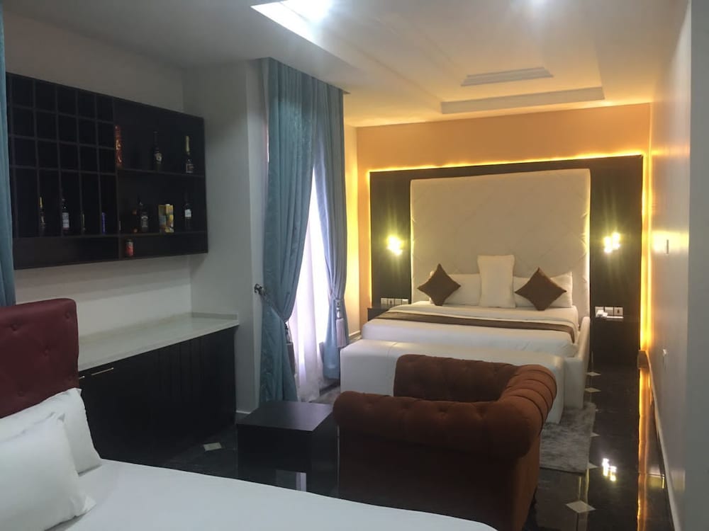 Luxury Suite photo 2