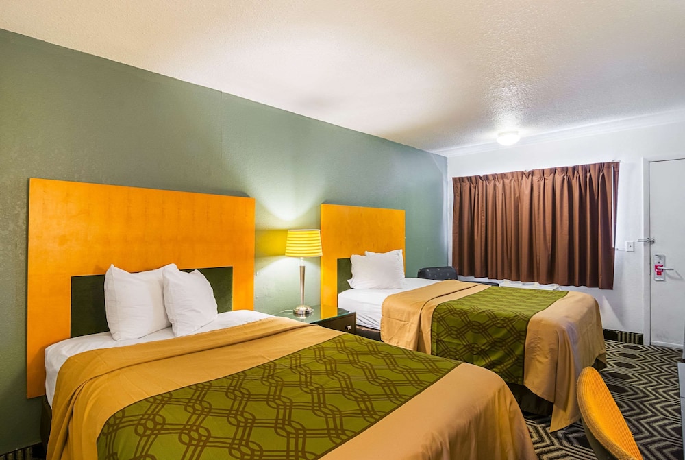 Standard Room, 2 Double Beds, Non Smoking - Photo 6