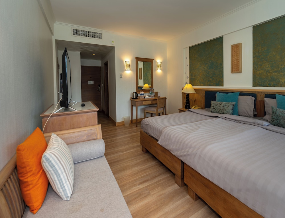 Deluxe Room - Photo 17