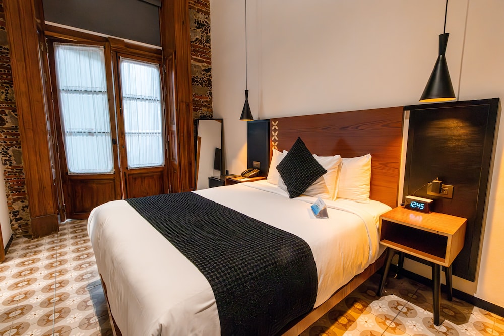 Standard Room 1 Queen Bed - Photo 2