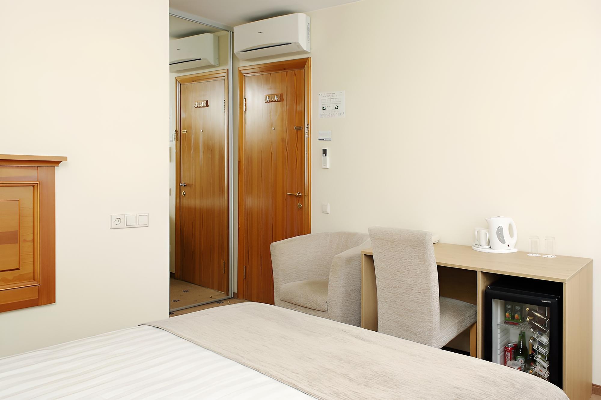 Basic Double Room photo 2