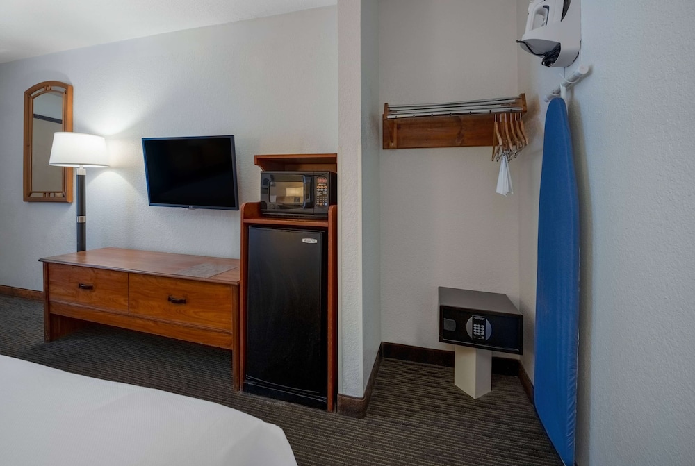 Standard Room, 2 Queen Beds, Non Smoking photo 3