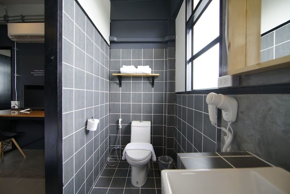 Standard Twin Room - Photo 4