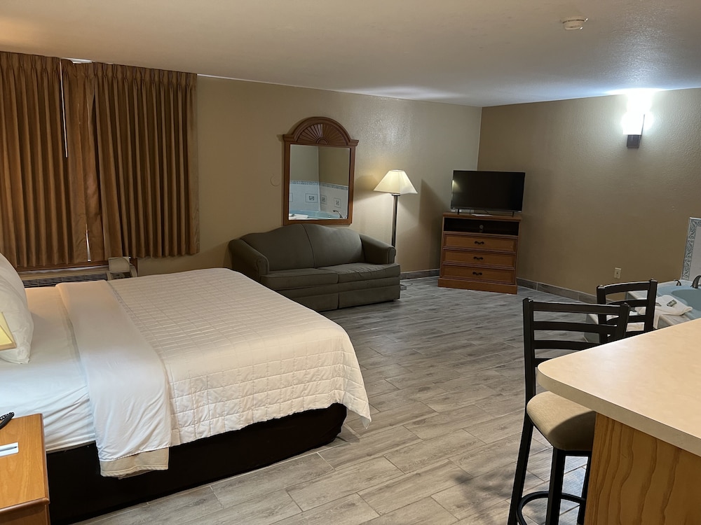 Suite, 1 King Bed, Non Smoking photo 2