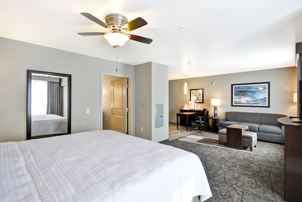 Studio, 1 King Bed, Accessible, Bathtub photo 1