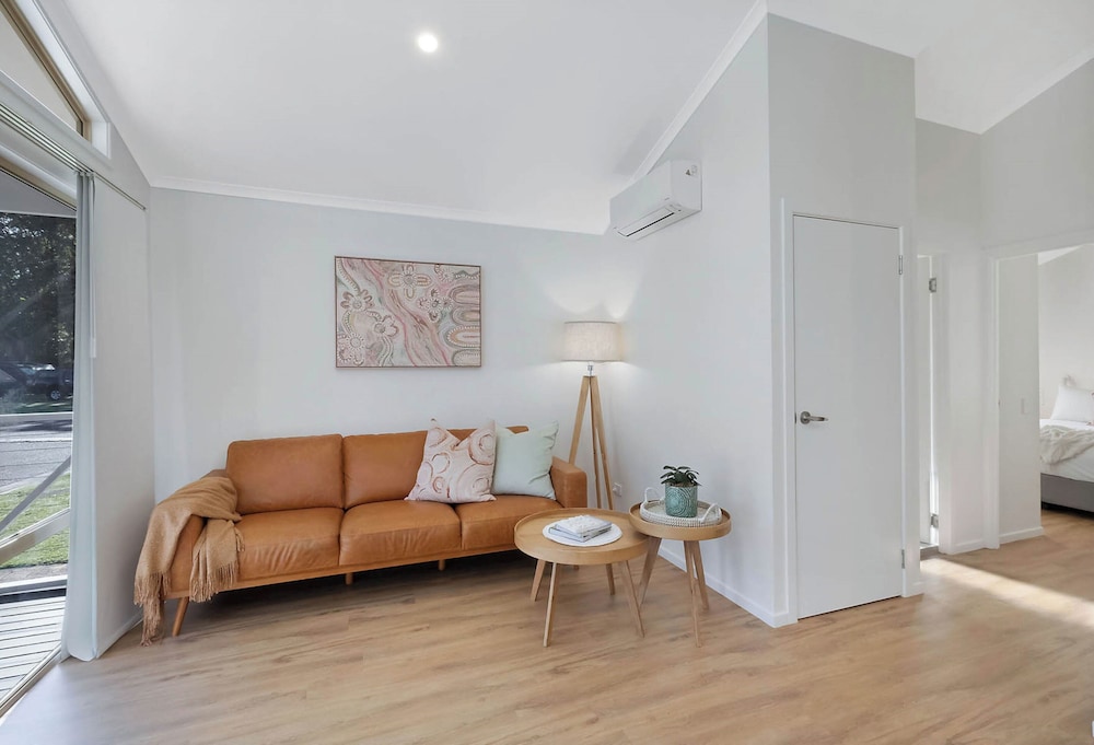 Premium Cabin - Sleeps 5 - Dog Friendly photo 2