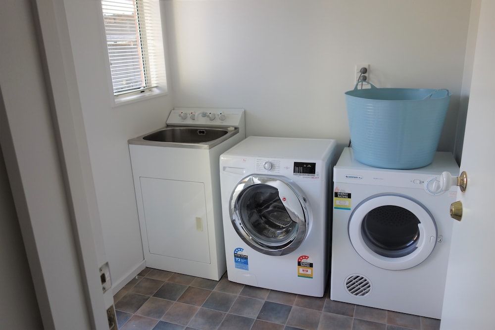 Three Bedroom Unit - Photo 7