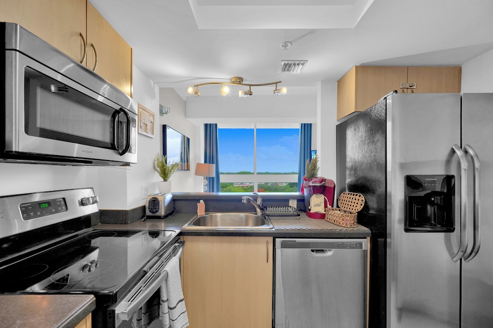 Comfort Condo, 2 Bedrooms, Balcony, Ocean View photo 3