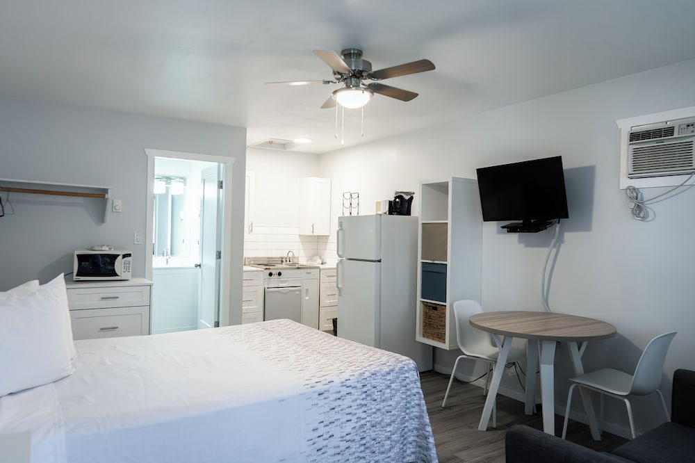 Deluxe Studio