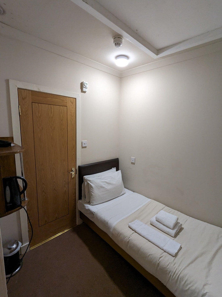 Basic Single Room photo 1