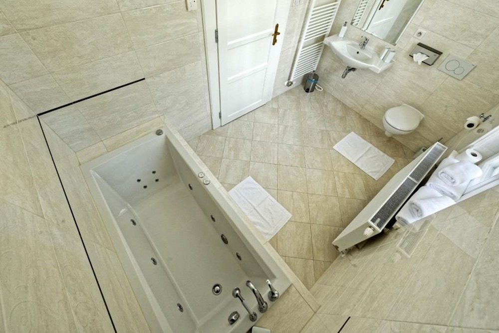 Comfort Suite, 1 Bedroom, Lake View photo 3