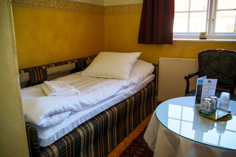 Single Room (with Sofa Bed)