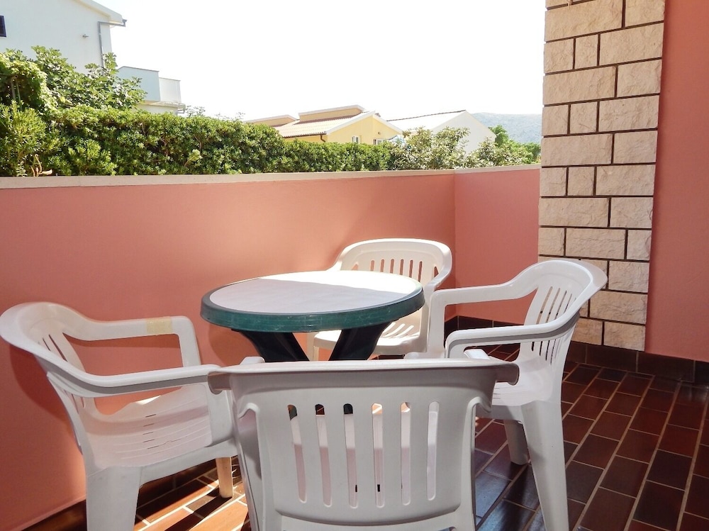 Apartment (Luce - family friendly & parking - A1)