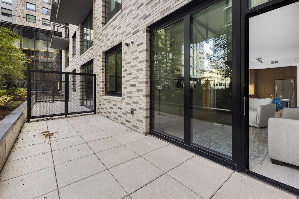 Luxury Apartment, 2 Bedrooms, Balcony (Room décor/layout/colors vary by unit) - Photo 10