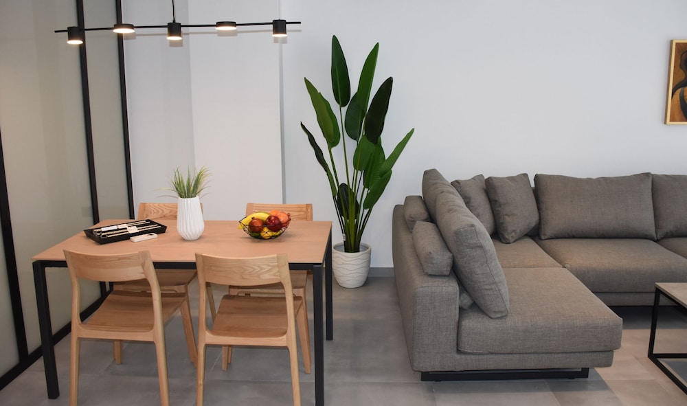 Apartment, Smoking