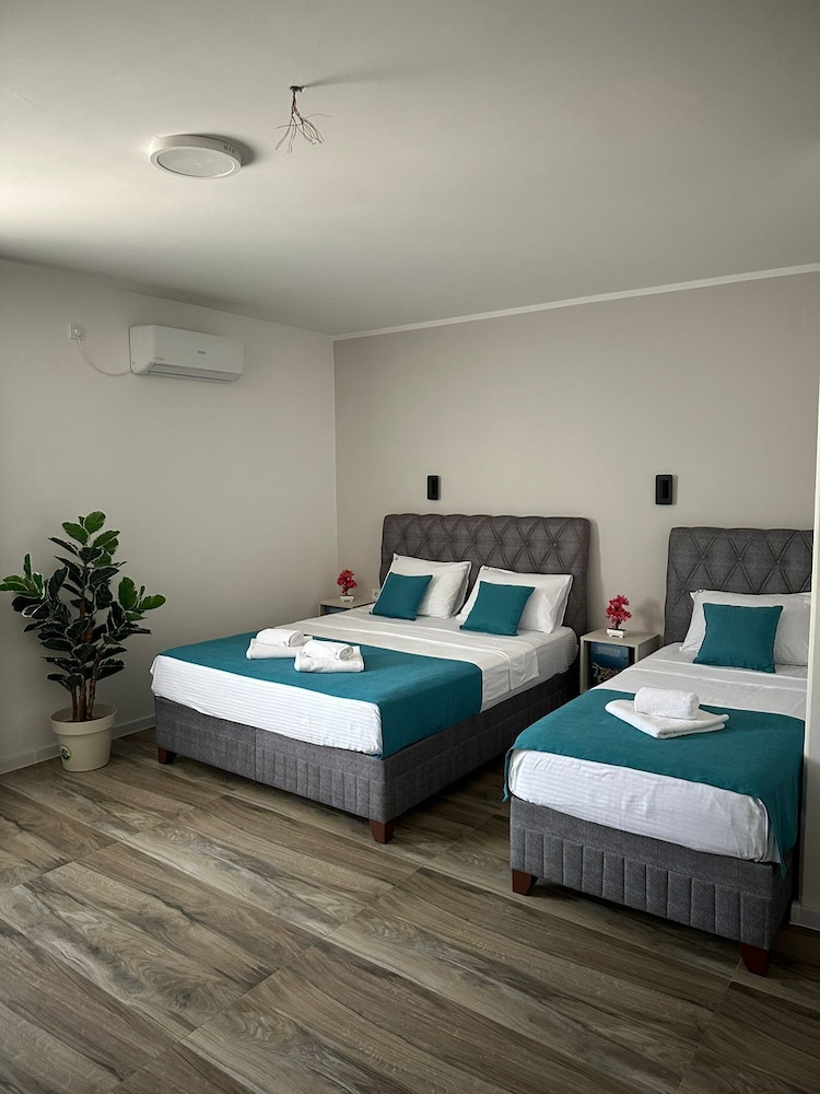 Luxury Quadruple Room, Balcony, City View