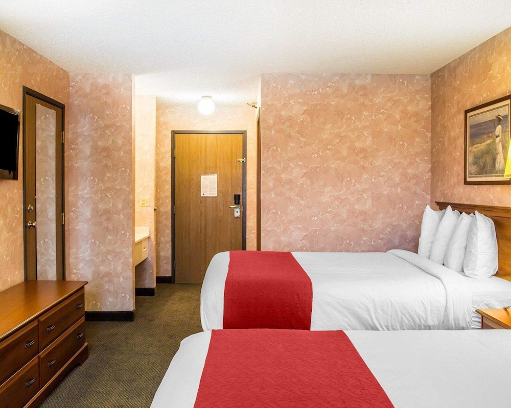 Standard Room, 2 Queen Beds, Non Smoking - Photo 9