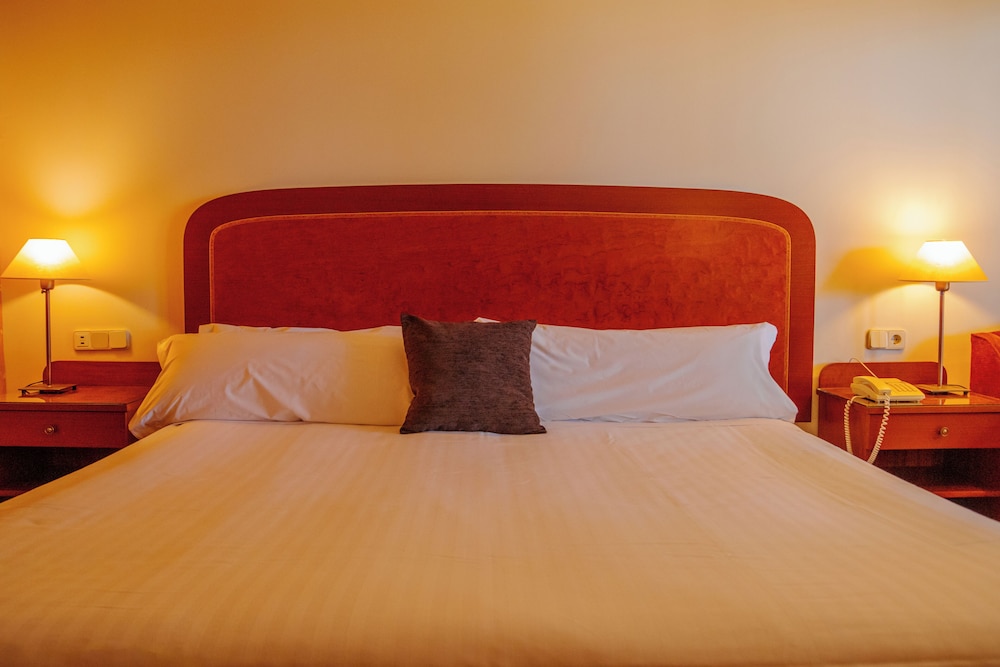 Deluxe Double or Twin Room, Balcony - Photo 3