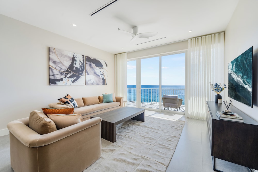 405 - 2 Bedroom Ocean View (4th Floor)