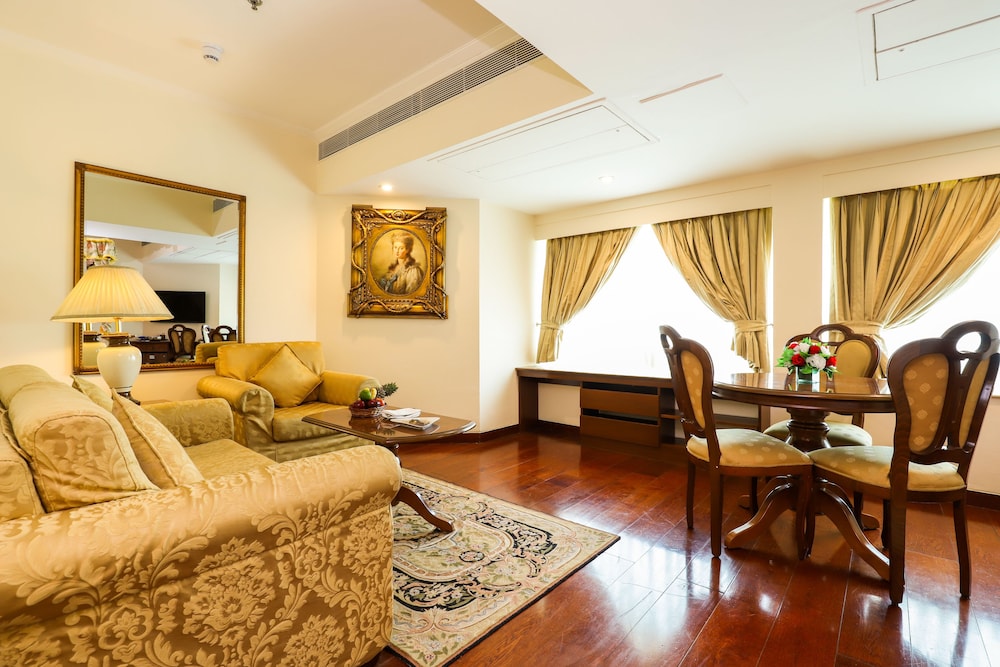 Royal Junior Suite thumbnail 6