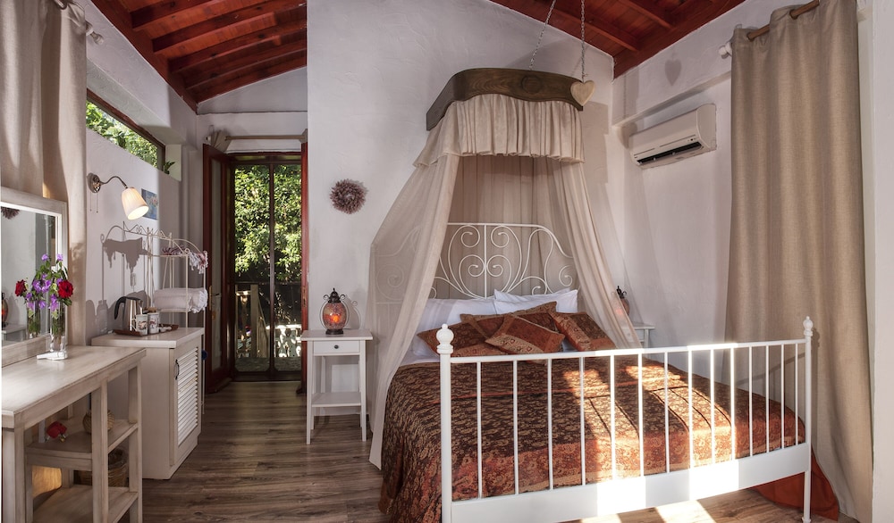 Honeymoon Stone House, Sea View
