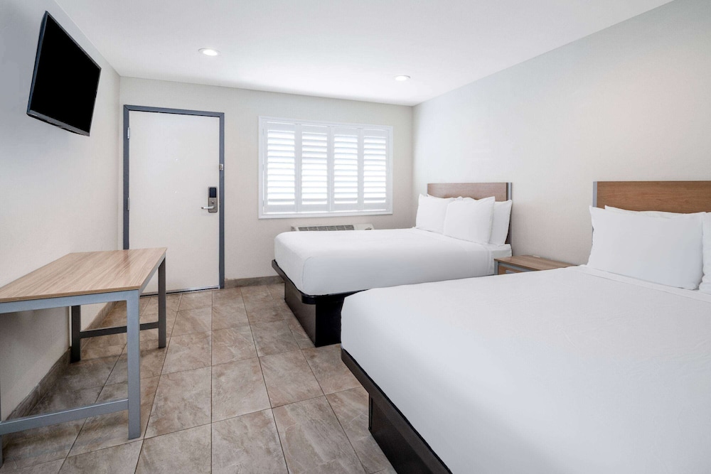 Room, 2 Queen Beds, Non Smoking - Photo 2