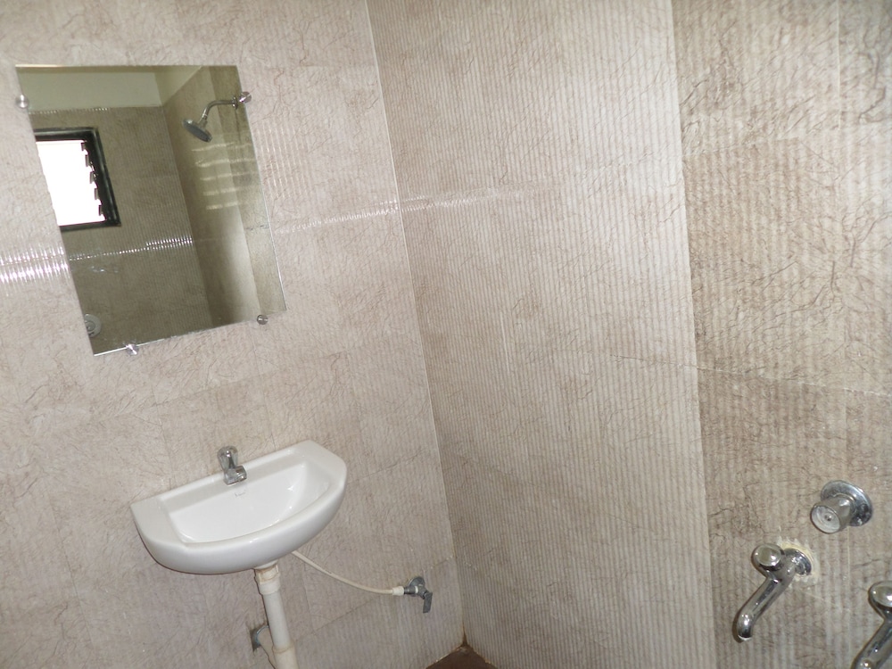Deluxe Double Room, 1 Bedroom (A/C) photo 3