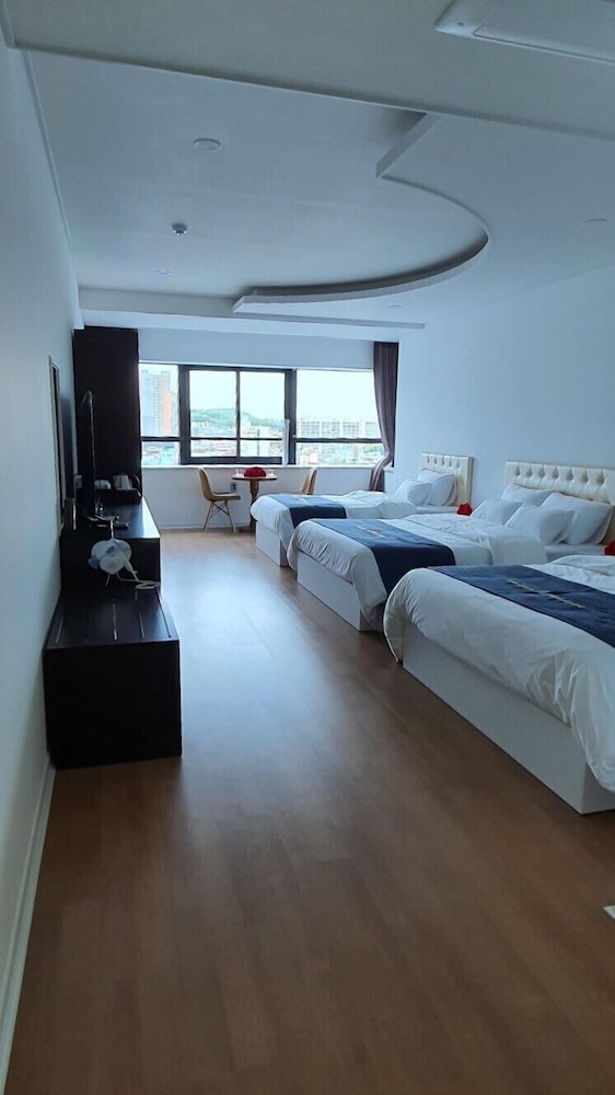 Deluxe Triple Room - Photo 8