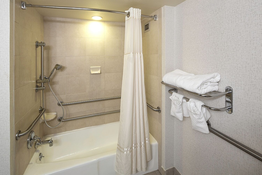 Room, 2 Queen Beds, Accessible, Non Smoking - Photo 6