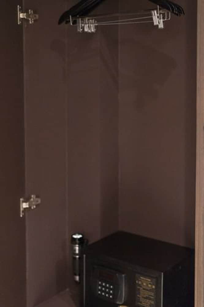 Deluxe Twin Room photo 3