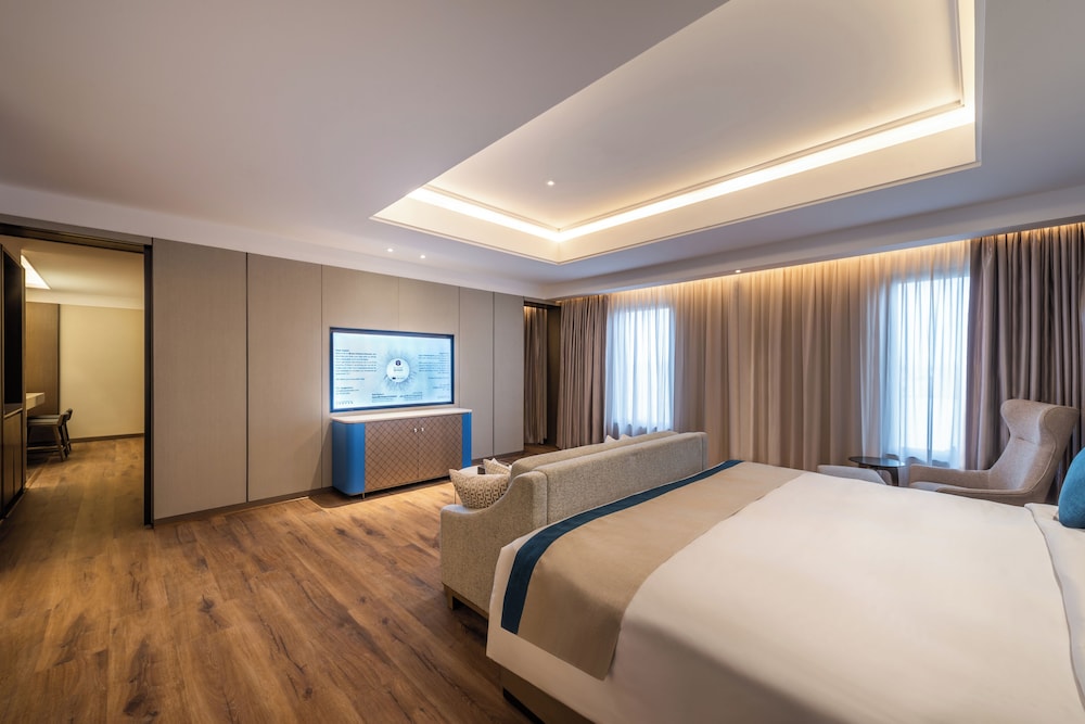 Executive Suite - Photo 4