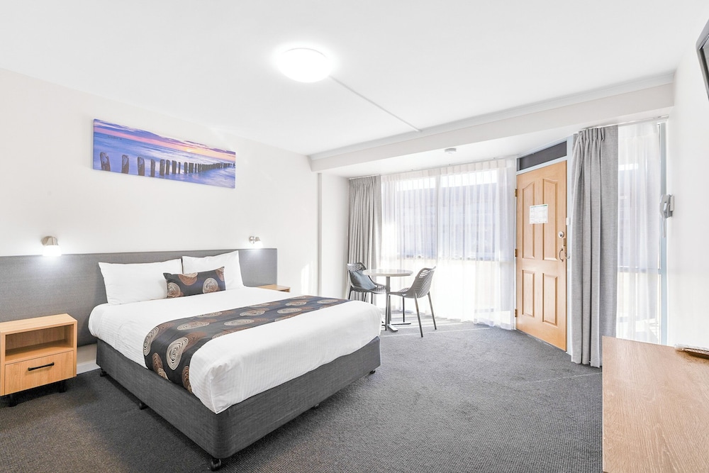 Standard Room, 1 Queen Bed photo 1