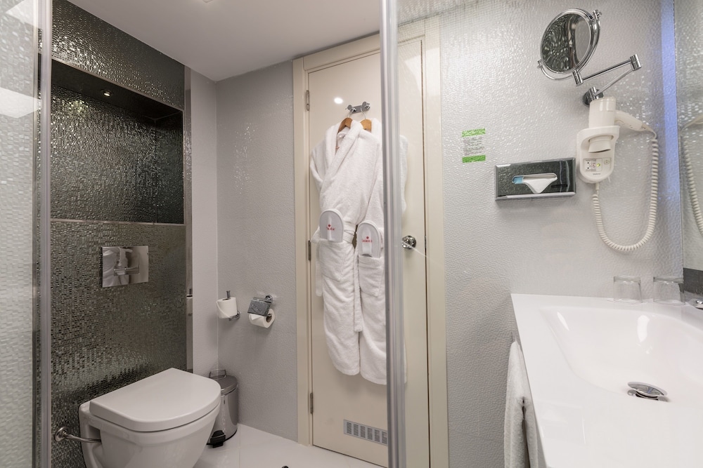 Business Room, 1 King Bed, Non Smoking (Newly Refurnished) - Photo 5