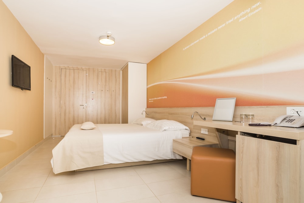 Classic Single Room, Balcony (Park side) photo 3