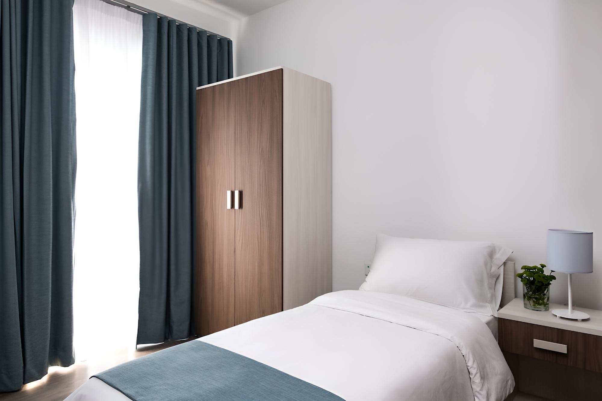 Single Room, Sea View