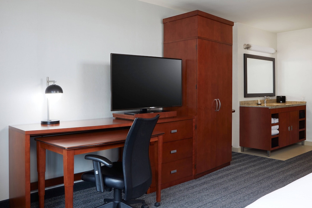Room, Multiple Beds (Mobility Accessible, Tub)