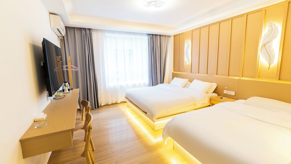 Basic Triple Room, Multiple Beds photo 1